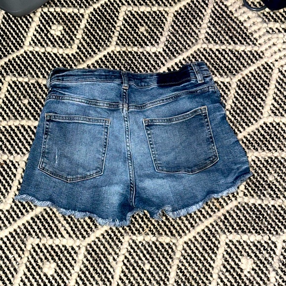 Express distressed stretchy denim shorts - Picture 3 of 3